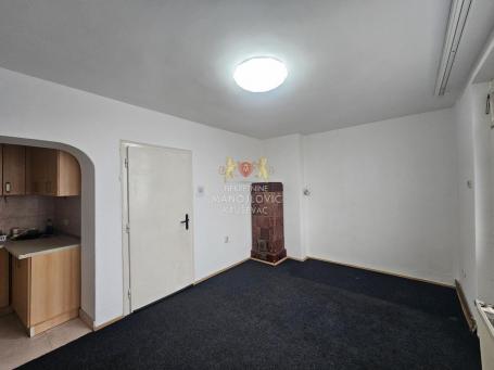 Jednosoban stan 40 m², Fontana, Kruševac, 1. sprat