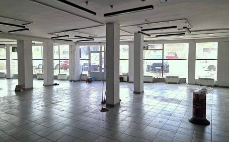 Robna kuća, klinika, kafić, škola, u novogradnji, izlog, parking, odmah useljivo