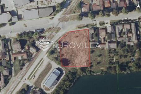 Vinkovci, atraktivno građevinsko zemljište na kutu, 2.968 m², odlična lokacija