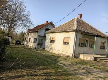 TRI KUĆE  i plac u Bariču- Obrenovac
