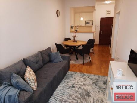 LIMAN 3,41 m2, DVOSOBAN, može i kao poslovni prostor-kancelarija