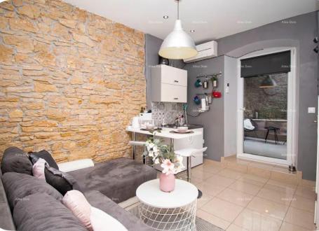 Wohnung Pula – Zentrum! Schöne und funktional eingerichtete Wohnung mit Terrasse im Erdgeschoss des 