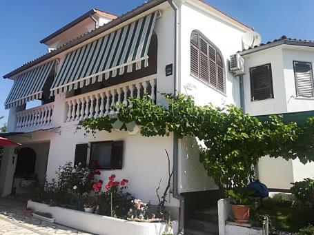 BARBARIGA – samostojeća kuća s potencijalom, pogled na more