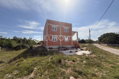 Zadar, Pridraga, Moderna obiteljska kuća roh, bau s velikim potencijalom