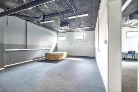 Zagreb, Špansko, poslovni prostor 206 m² u suterenu zgrade, 2 zasebna ulaza