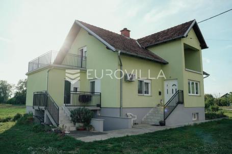 Nuštar, prostrana obiteljska kuća 280 m², na zemljištu od 5684 m²