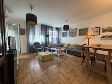 Dvosoban stan na Bulevaru Oslobodjenja, 52m2