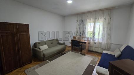 Izdaje se sprat kuće  kod Dif-a, 102m2, na prvom spratu