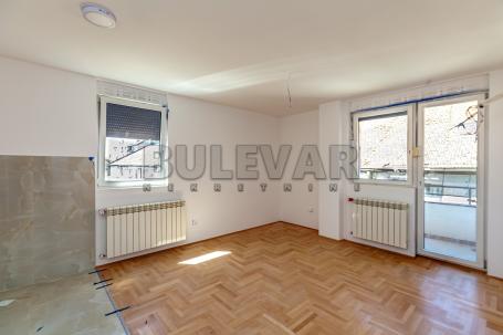 2.5, Novogradnja, Železnička stanica