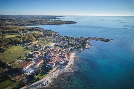 MODERAN DVOSOBNI STAN 15 M OD MORA - UMAG