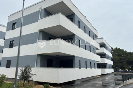 Biograd na moru, dvosobni apartman u prizemlju površine 69,85 m²