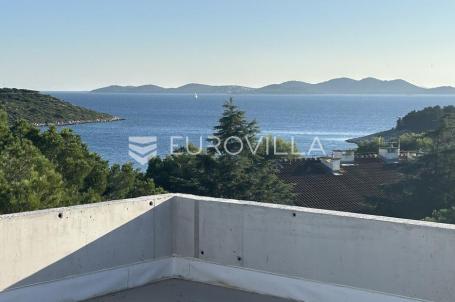 Biograd na moru, Pakoštane, dvosobni apartman s krovnom terasom i pogledom na more