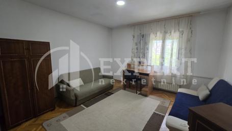 Izdaje se sprat kuće  kod Dif-a, 102m2, na prvom spratu