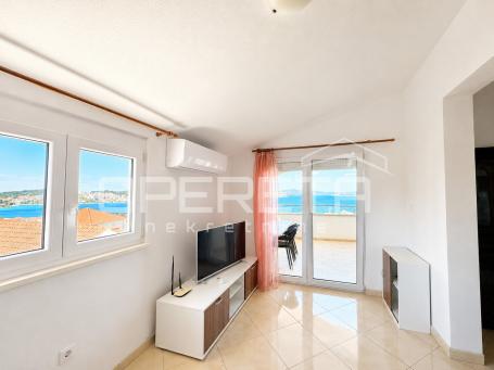 Dvosoban stan s pogledom na more,72m2,500m od plaže