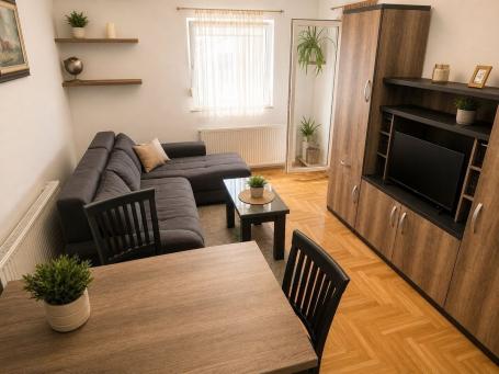 uknjižen, bez ulaganja, 65m2 + parking mesto