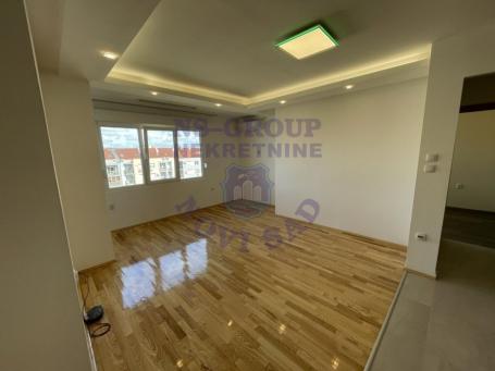 Trosoban stan na Grbavici, 64m2!