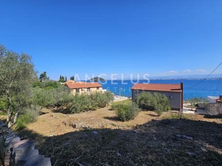 Otok Ugljan - Kali  Zemljište sa građevinskom dozvolom 30m od mora