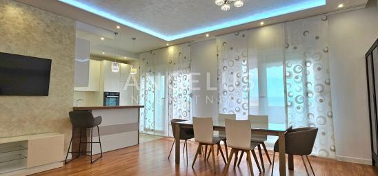 Split, Žnjan - Prostran i  luksuzan trosoban stan s pogledom na more, 120 m2, PRODAJA