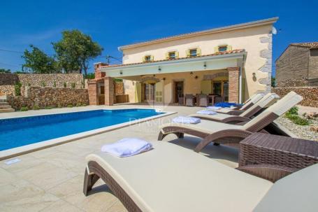 KRK, PREKRASNA VILLA S BAZENOM
