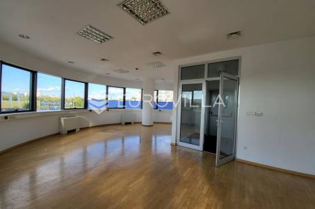 Zagreb, Novi Zagreb, poslovni prostor za zakup 1130 m² na 2. katu poslovne zgrade s dizalom