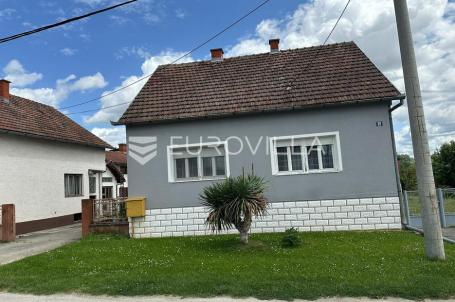 Novi Mihaljevci, obiteljska kuća sa pomoćnom zgradom i prekrasnim dvorištem