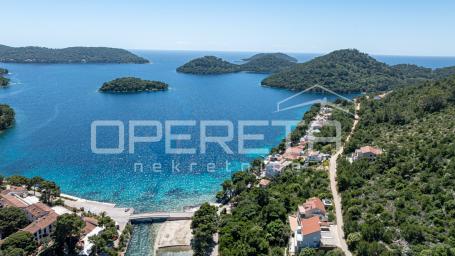 Građevinsko zemljište 430 m2 s pogledom na more, Lastovo
