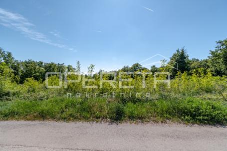 Istra, – Građevinsko zemljište Lovreč te 832 m² s pogledom na more