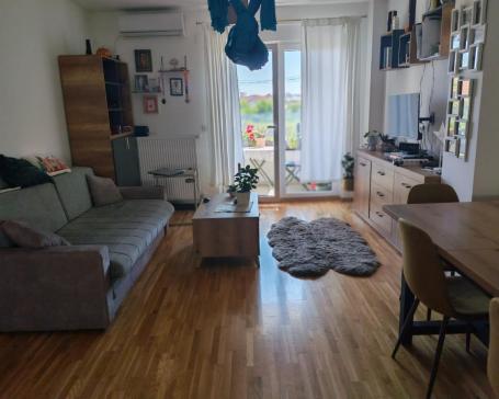 Dvosoban stan preko puta Lipovog gaja