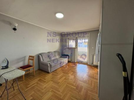 Prostran i svetao petosoban stan na prestižnoj lokaciji na Novoj Detelinari! 84m