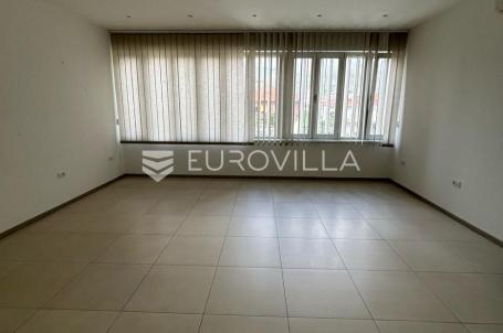 Trogir, uredski poslovni prostor na frekventnoj lokaciji