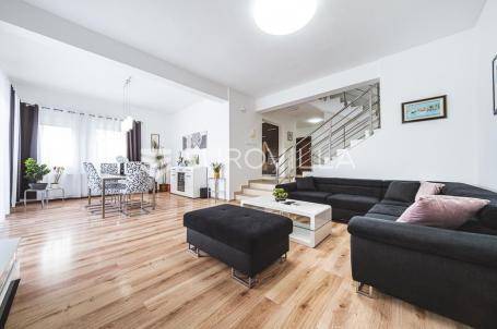 Zagreb, Mikulići, prekrasna moderna samostojeća kuća, 380 m² s okućnicom