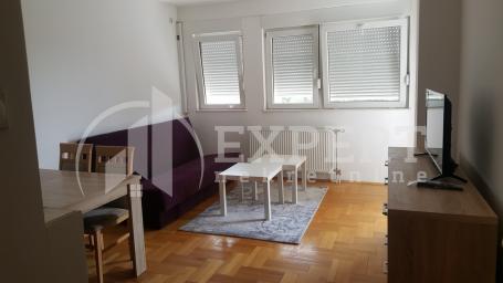 Izdaje se jednoiposoban stan kod Filozofskog Fakulteta, 48m2!