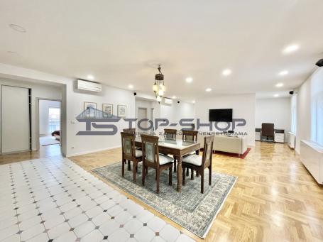 Centar- TRG REPUBLIKE HRVATSKE  ulica, novouređeni četverosobni luksuzni PENTHOUSE površine 135 m2
