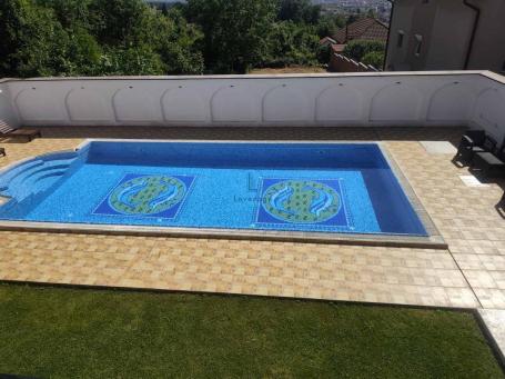 Lux stan u kući sa bazenom, Jajinci, 115m2