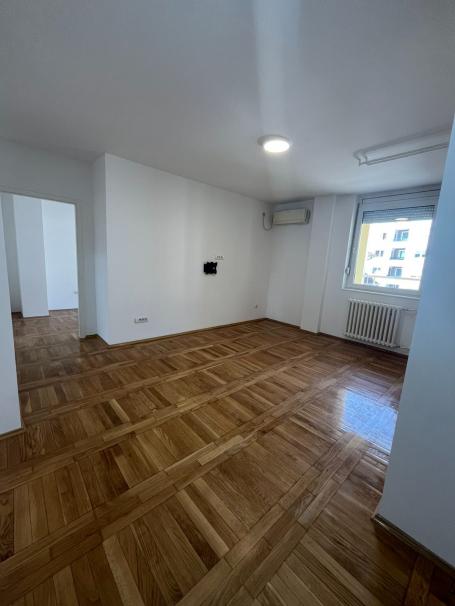 Izdaje se trosoban stan 70m2  - Bulevar Kralja Petra I - PRAZAN