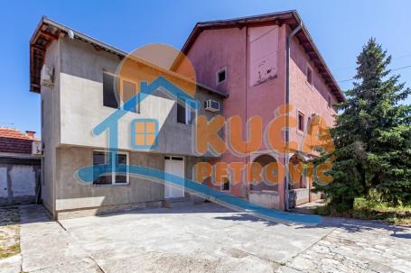 Kuća Donji Komren sa pomoćnim objektom