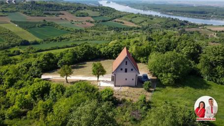 Vikendica i pogled na Dunav koji nikad niko nece zakloniti