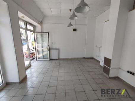  ODLIČAN ULIČNI LOKAL OD 33 M2 NA VRLO PROMETNOM MESTU, ROTKVARIJA