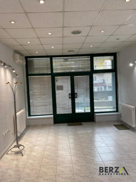 ODLIČAN ULIČNI LOKAL OD 45 m2 U UŽEM CENTRU