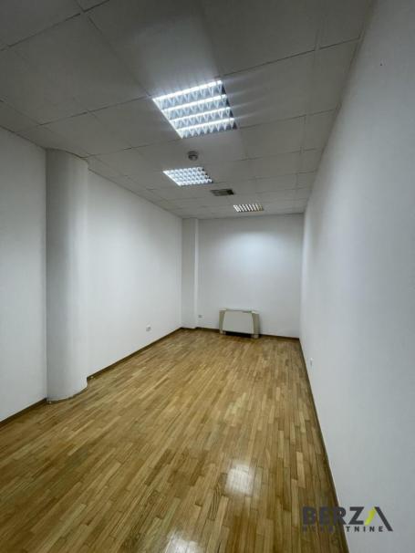  ODLIČAN POSLOVNI PROSTOR U CENTRU