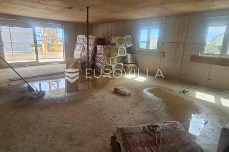 Trogir, Seget Donji stan 71,65 m² na 1. katu novogradnje s garažom i liftom