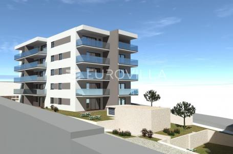 Trogir, Seget Donji stan 50,2 m² s terasom i vrtom u novogradnji s garažom i liftom