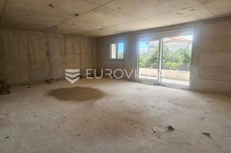 Trogir, Seget Donji stan 66,7 m² na 1. katu novogradnje s garažom i liftom