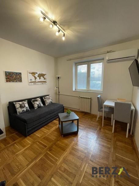 NAMEŠTENA GARSONJERA NA ODLIČNOJ LOKACIJI - BULEVAR