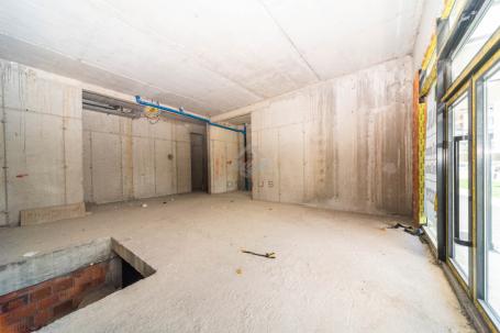 Poslovni prostor 350m2 + 3 garaže, Central Point - Podgorica