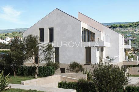 Brač, Supetar, dvosoban stan na prvom katu s pogledom na more