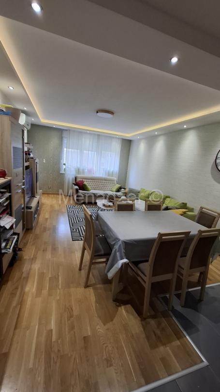 Novi Sad, Centar, 2.5, 68m2, lodja, bez ulaganja, uknjizen