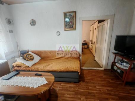 Aleksa Šantić – Održavana, nameštena kuća 94m2 + garsonjera, plac 14 ari