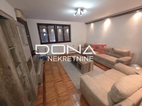Centar grada | 75m² | Dve spavaće sobe | Lift | Terasa