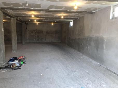 ZEMUN ZEMUN POLJE 180m2 , 750e